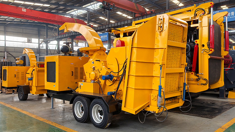 industrial wood chipper for continuous operation