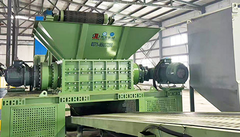 Double shaft shredder helps turn solid waste into treasure