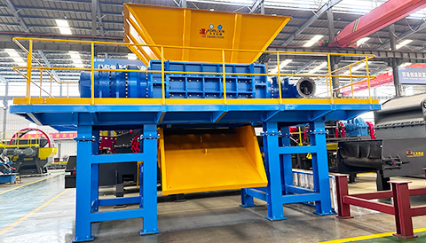 Double shaft shredder used for solid waste resource utilization