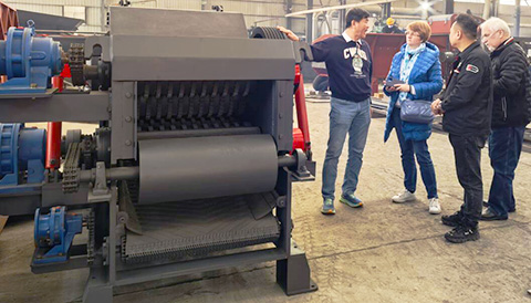 Russian customers visit the wood drum chipper and hammer grinder