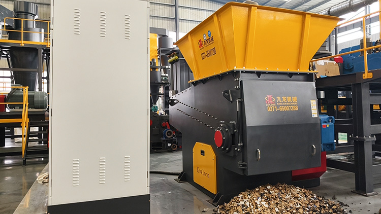 Single shaft shredder for industrial waste processing
