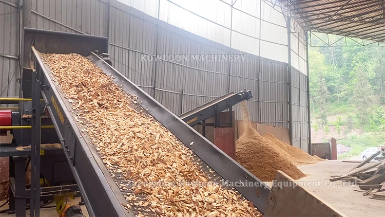 drum wood chipper with hydraulic feeding system