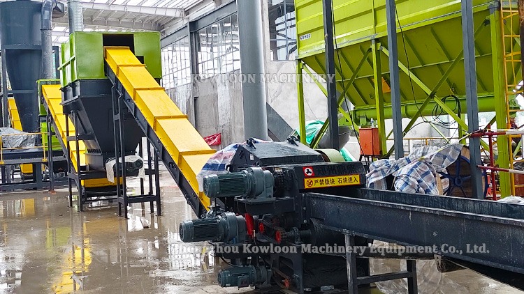 wood waste recycling with drum wood chipper