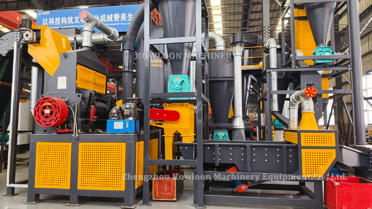 Heavy duty rubber granulator for continuous operation